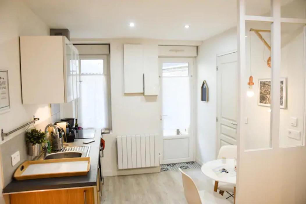 Gite Urbain Ancienne Ecurie Au Centre Ville Et Parking 낭트 외부 사진